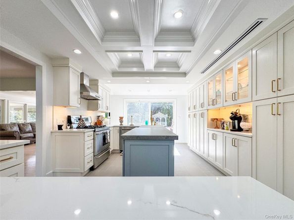 137 South Road, Westhampton NY 11977