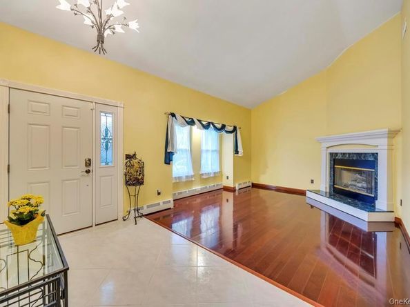 47 Evelyn Court, Manorville NY 11949