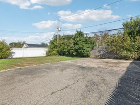 17 Whitman Avenue, Syosset NY 11791