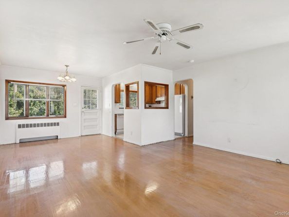 17 Whitman Avenue, Syosset NY 11791