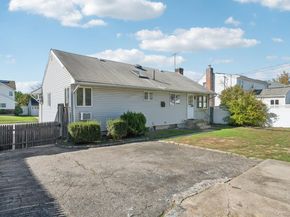17 Whitman Avenue, Syosset NY 11791