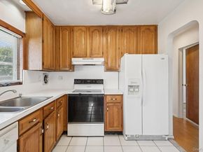 17 Whitman Avenue, Syosset NY 11791