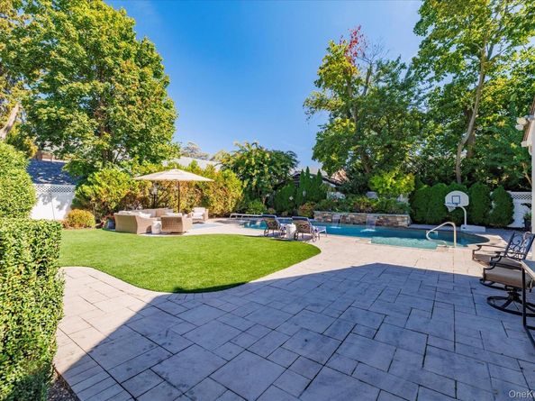 11 S Marion Place, Rockville Centre NY 11570
