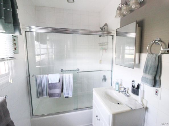 3221 Giegerich Place, Bronx NY 10465