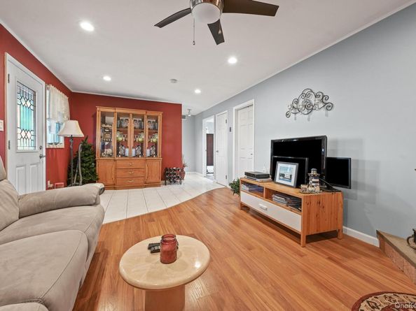 769 Bay Place, Lindenhurst NY 11757