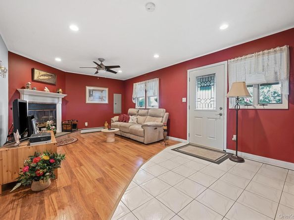 769 Bay Place, Lindenhurst NY 11757