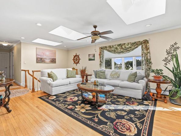 769 Bay Place, Lindenhurst NY 11757