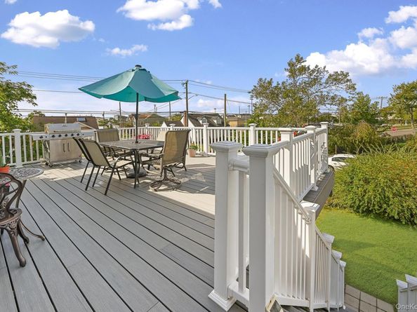 769 Bay Place, Lindenhurst NY 11757