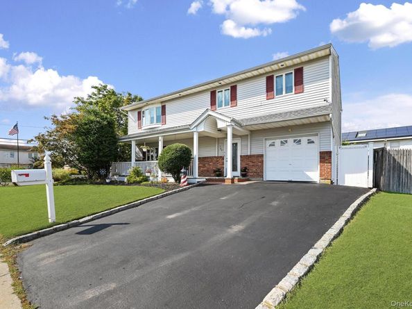 769 Bay Place, Lindenhurst NY 11757