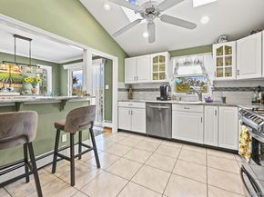 769 Bay Place, Lindenhurst NY 11757