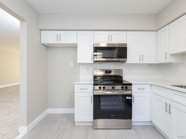 655 Middle Country Road 7B1, Coram NY 11727
