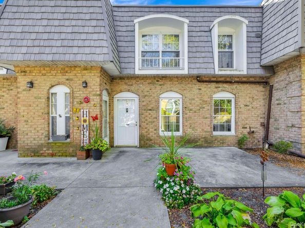 655 Middle Country Road 7B1, Coram NY 11727