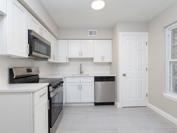 655 Middle Country Road 7B1, Coram NY 11727