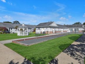 20 Primrose Lane, North Babylon NY 11703