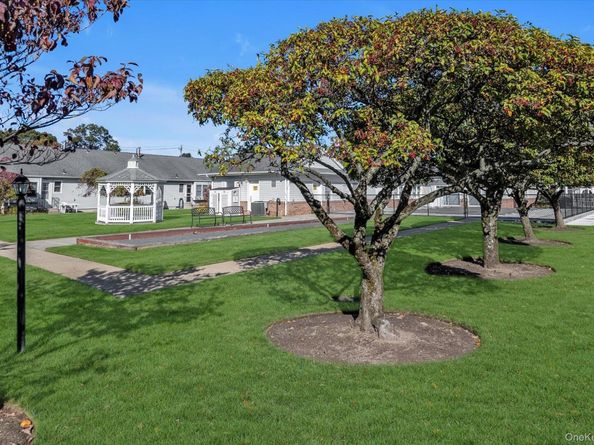 20 Primrose Lane, North Babylon NY 11703