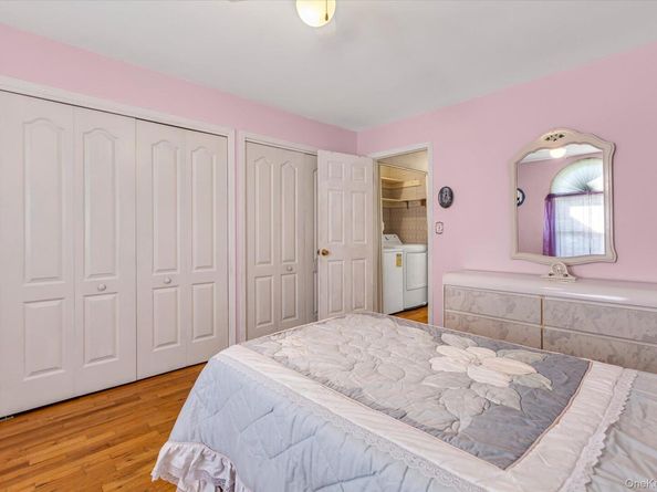 20 Primrose Lane, North Babylon NY 11703