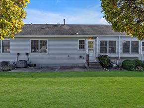 20 Primrose Lane, North Babylon NY 11703