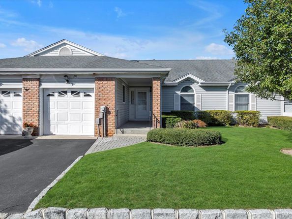 20 Primrose Lane, North Babylon NY 11703