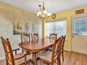 20 Primrose Lane, North Babylon NY 11703