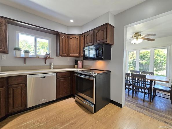 33 Sherwood Drive, Mastic Beach NY 11951