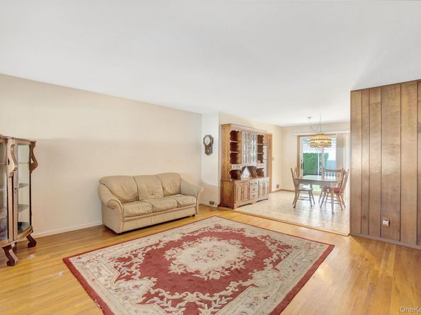 58 Lehigh Lane, Hicksville NY 11801