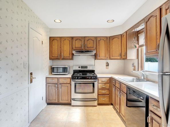 58 Lehigh Lane, Hicksville NY 11801