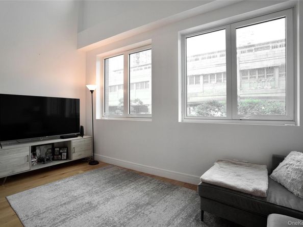 2416 Queens Plaza S 2D, Long Island City NY 11101