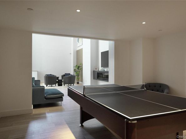 2416 Queens Plaza S 2D, Long Island City NY 11101