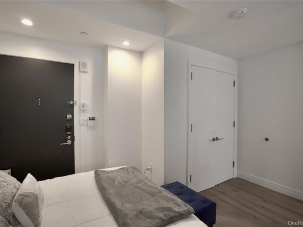 2416 Queens Plaza S 2D, Long Island City NY 11101