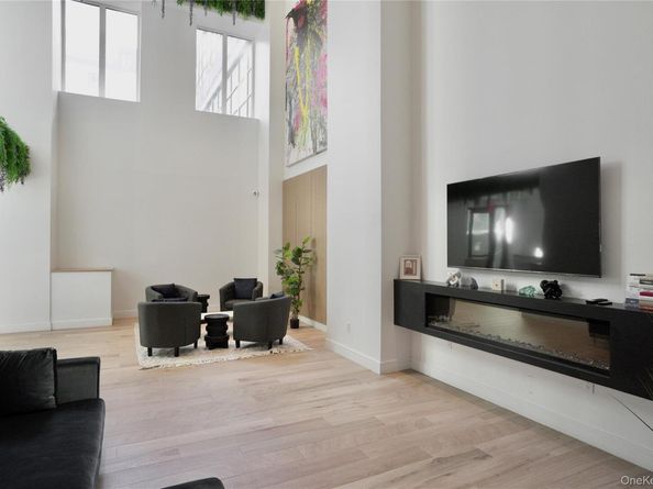 2416 Queens Plaza S 2D, Long Island City NY 11101