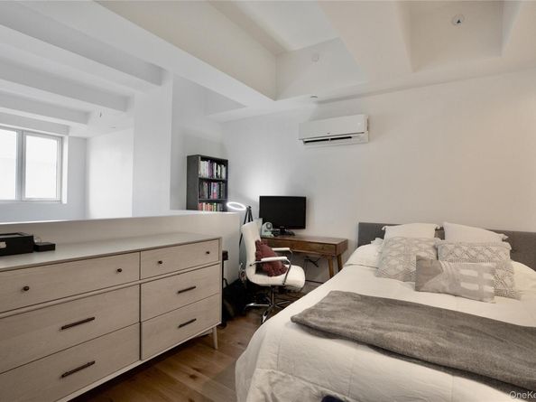 2416 Queens Plaza S 2D, Long Island City NY 11101
