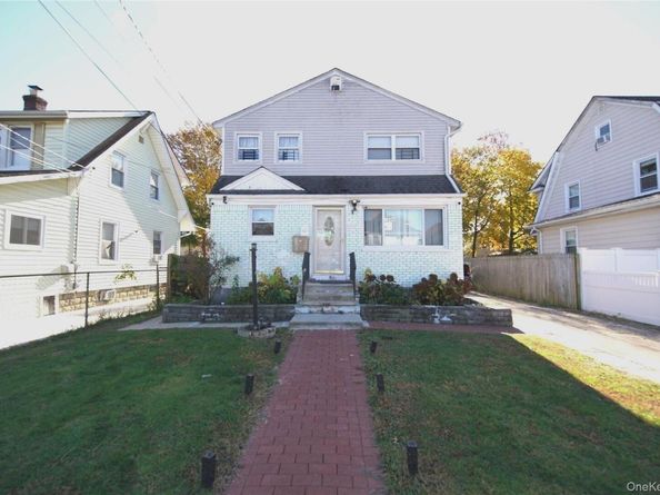 32 Stowe Place, Hempstead NY 11550