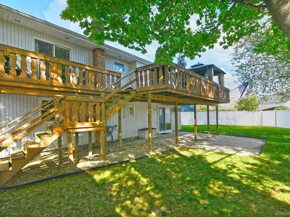 6 Mason Court, Levittown NY 11756