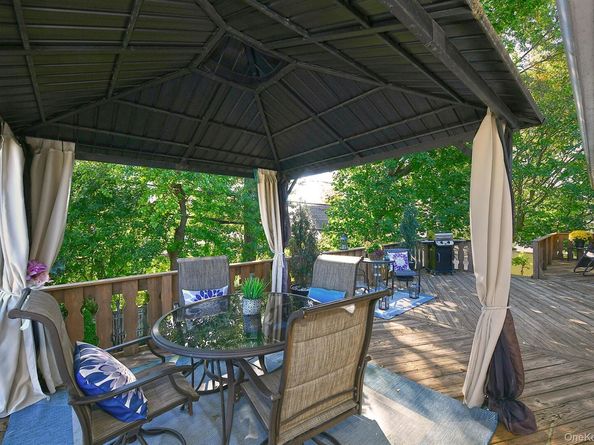 6 Mason Court, Levittown NY 11756