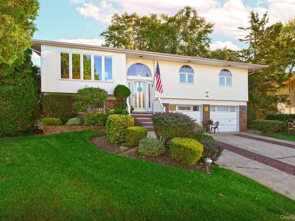 6 Mason Court, Levittown NY 11756