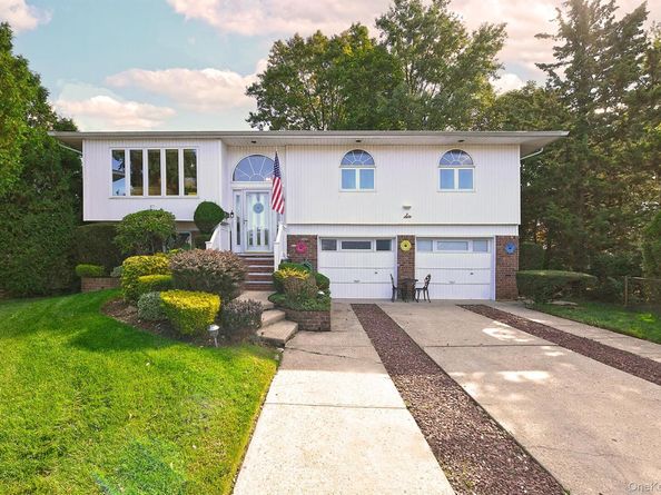 6 Mason Court, Levittown NY 11756
