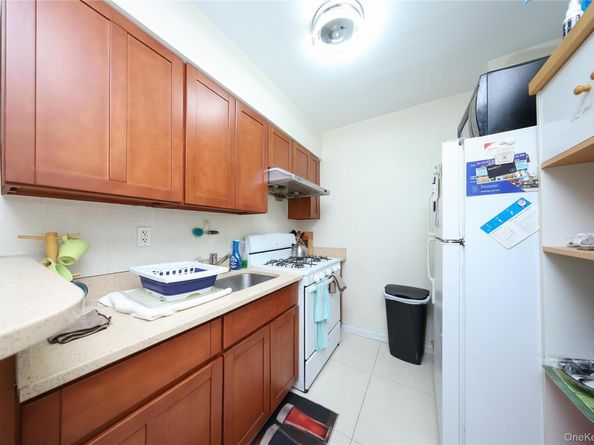11708 Curzon Road, Richmond Hill NY 11418