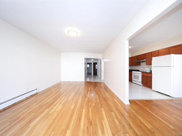 11708 Curzon Road, Richmond Hill NY 11418