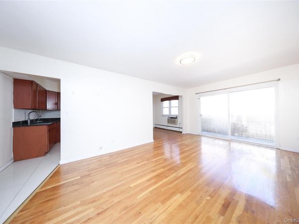 11708 Curzon Road, Richmond Hill NY 11418