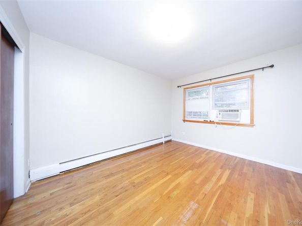 11708 Curzon Road, Richmond Hill NY 11418