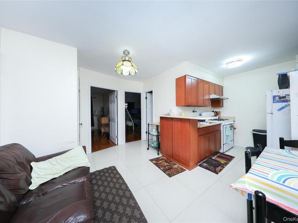 11708 Curzon Road, Richmond Hill NY 11418