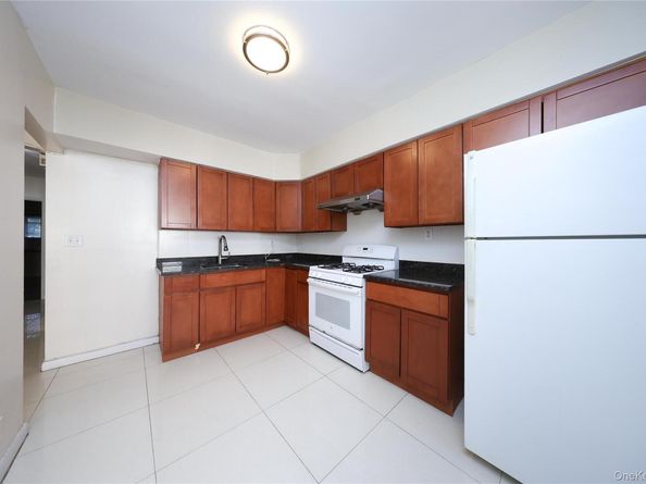 11708 Curzon Road, Richmond Hill NY 11418