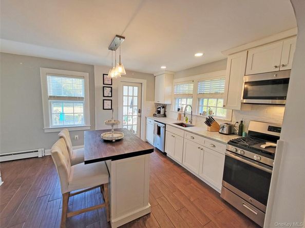 76 Bayport Ave Avenue, Bayport NY 11705