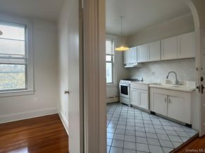 14-28 Astoria Park S, Astoria NY 11102