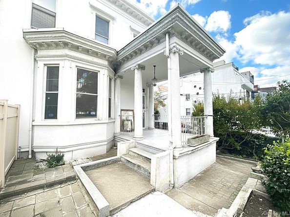 14-28 Astoria Park S, Astoria NY 11102