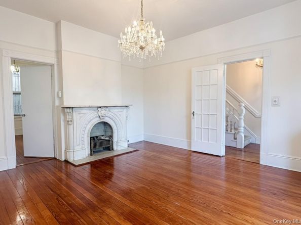 14-28 Astoria Park S, Astoria NY 11102