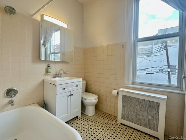 14-28 Astoria Park S, Astoria NY 11102