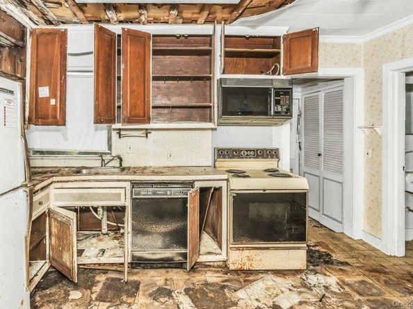 113 Murray Avenue, Port Washington NY 11050