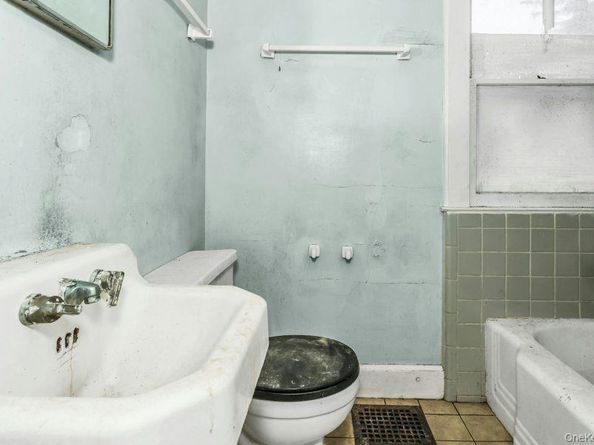 113 Murray Avenue, Port Washington NY 11050