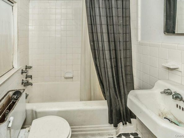 113 Murray Avenue, Port Washington NY 11050